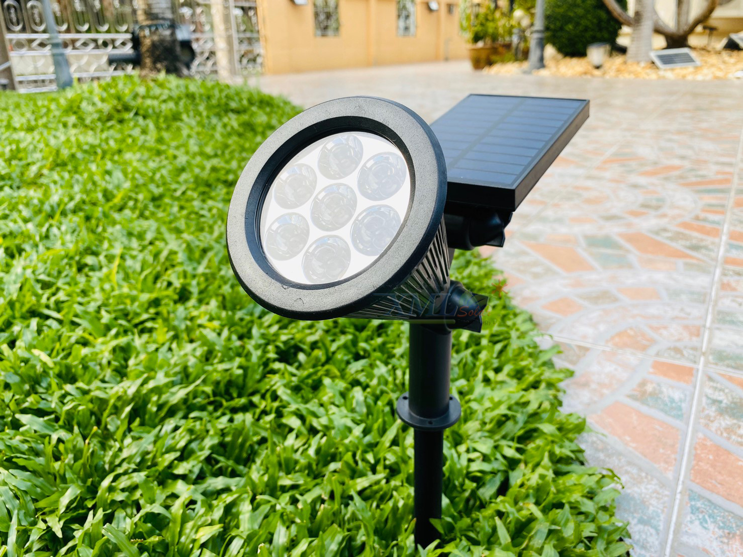 สปอร์ตไลท์ปักสนามโซล่าเซลล์ 7 LED(super bright) (เเสง : เหลืองวอมไวท์)