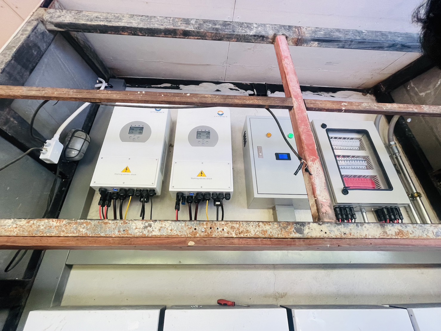 ระบบโซล่าเซลล์ติดหลังคา Solar Rooftop On/Off Grid Hybrid 5 kW + Battery LiFePO4 9.6 kwh (พร้อมติดตั้ง)