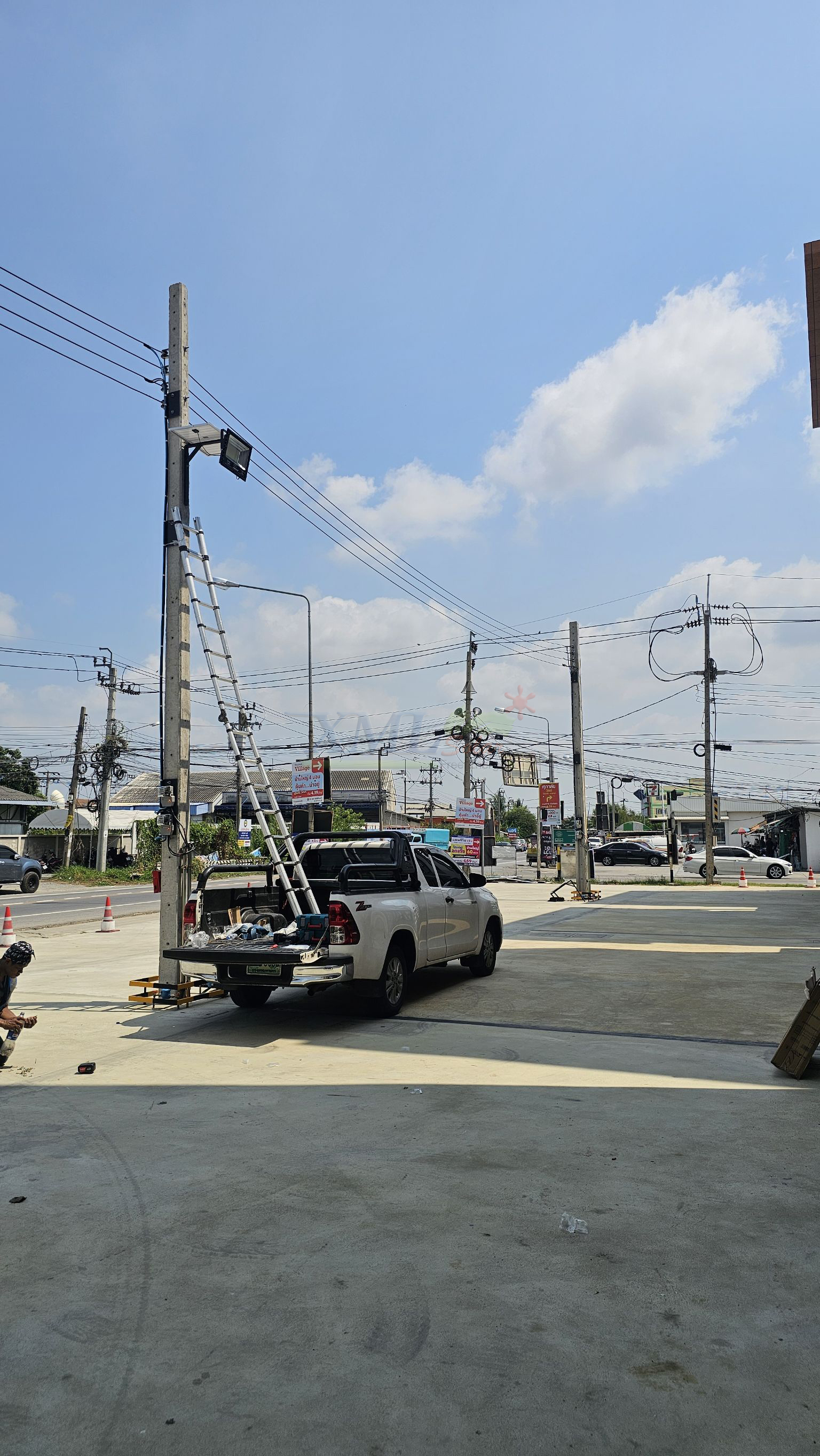 สปอร์ตไลท์โซล่าเซลล์ 500 W. รุ่นใหม่ JD8500L (แสง : ขาว)