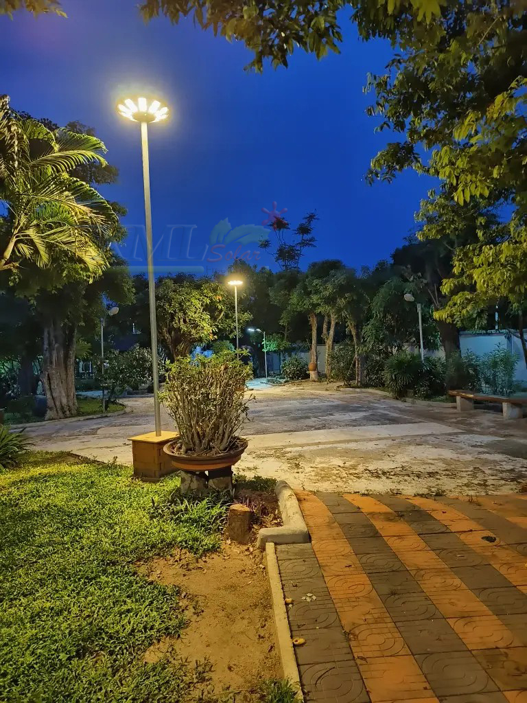 โคมไฟโซล่าเซลล์ UFO ทรงกลม (ขนาดใหญ่สุด 75 ซม.) (เปิดได้ 3 แสง) รุ่น MD-SLT38-500W