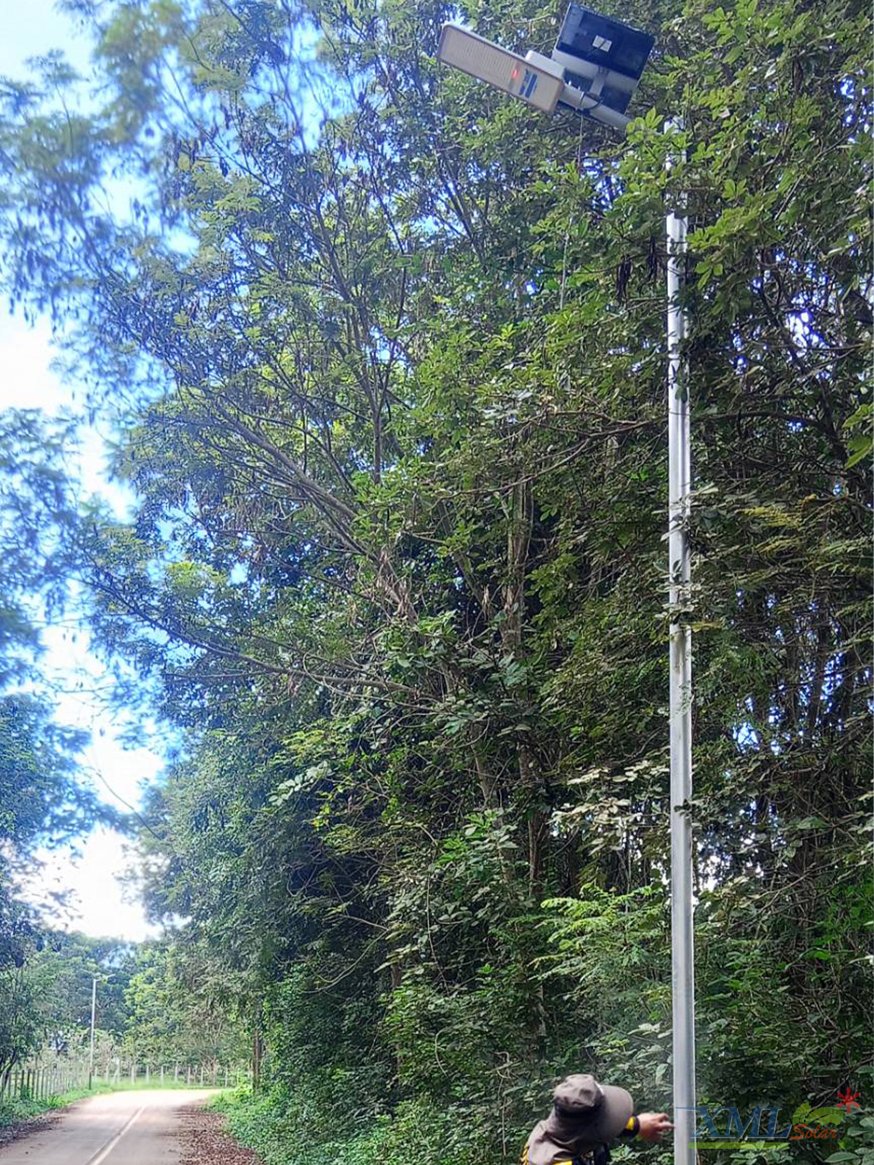 โคมไฟถนนโซล่าเซลล์ 600W รุ่น MD-SLT30-600W (แสง : ขาว)