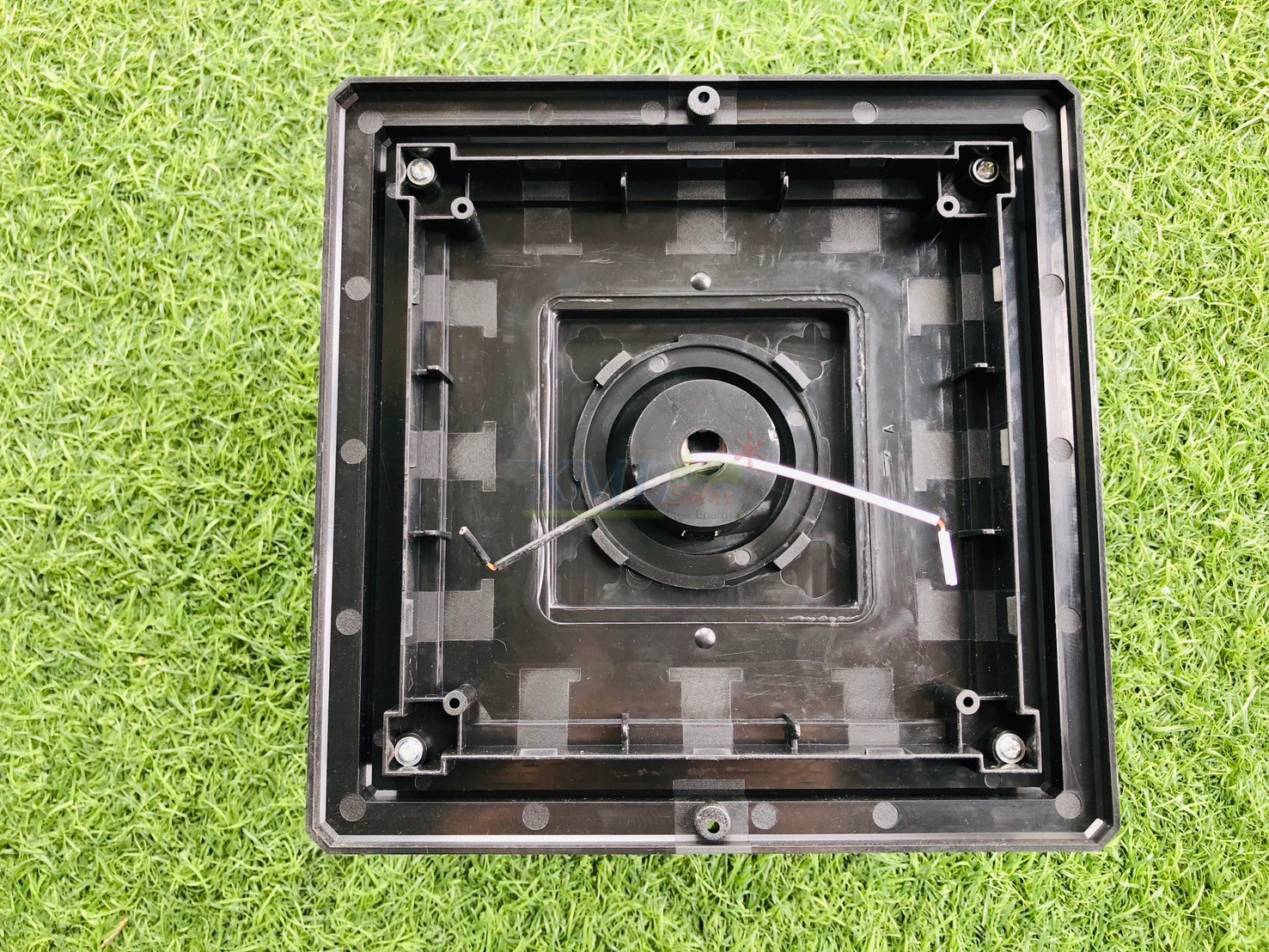 โคมไฟหัวเสาโซล่าเซลล์ ทรงจักรพรรดิ (เปิดได้ 3 แสง)