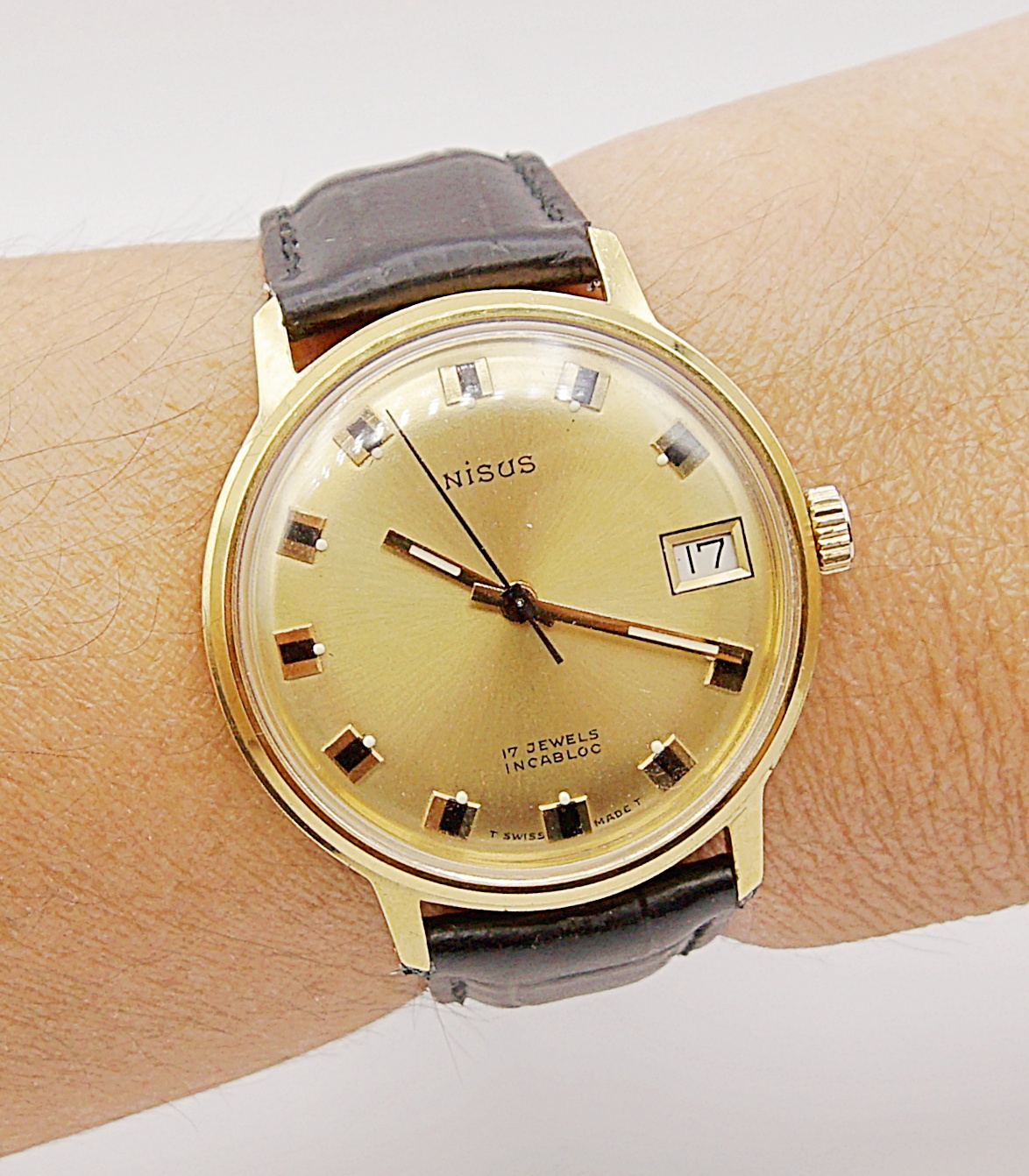 นาฬิกาเก่า NISUS ไขลาน