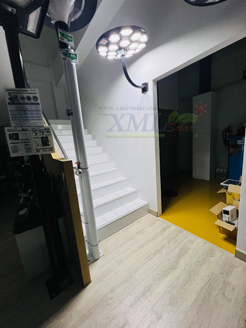 ขายึดโคมไฟ UFO ปลาย 3 นิ้ว แบบโค้ง (มีรอยขูดขีด)