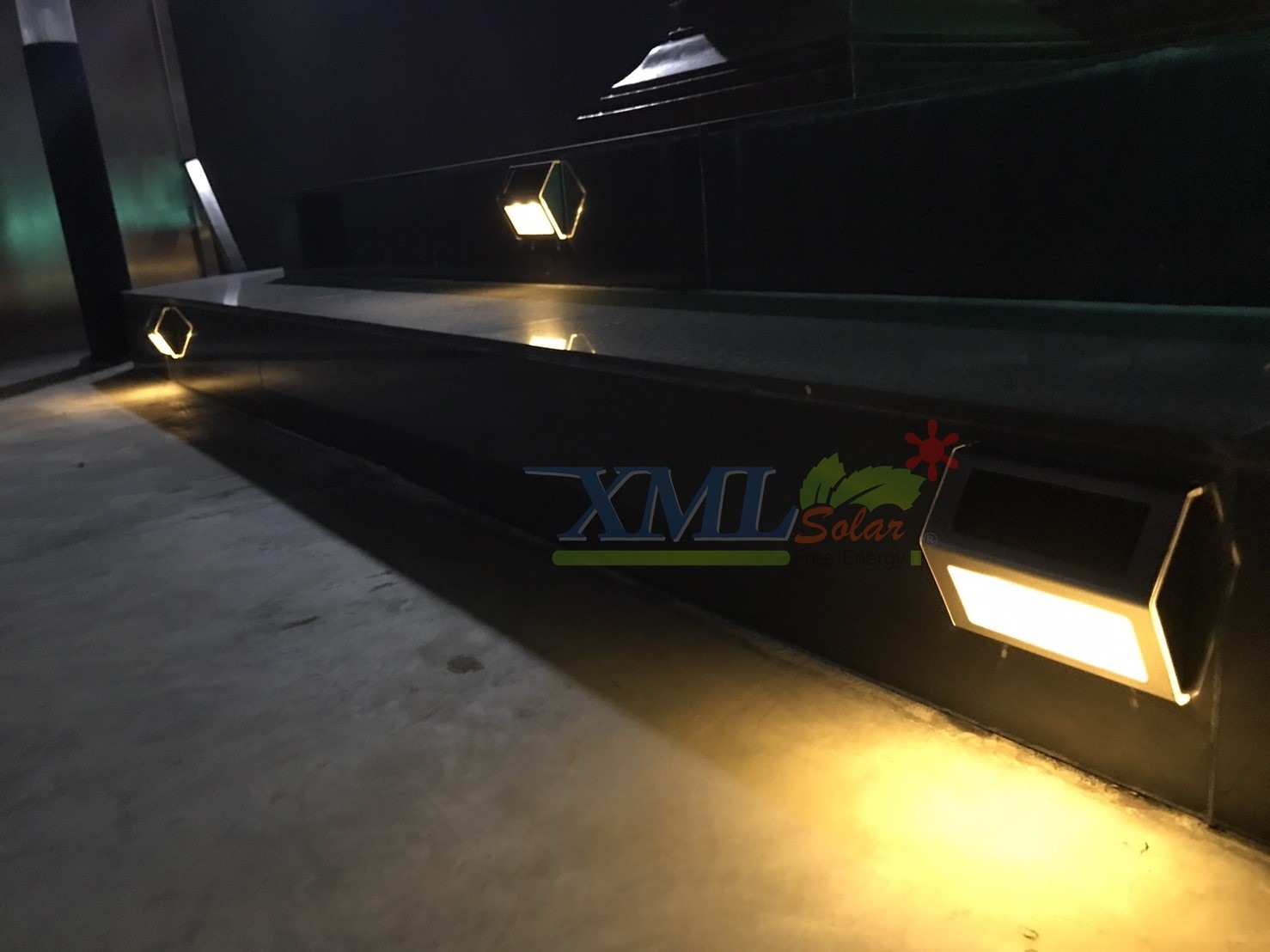ไฟโซล่าเซลล์ติดบันได 3 LED V.2 (แสง : เหลืองวอมไวท์)