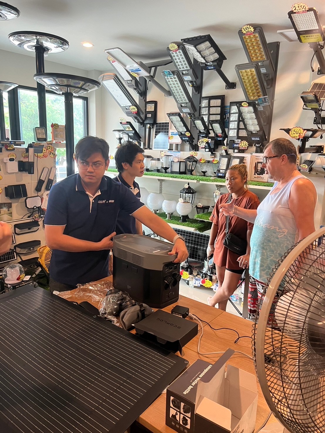 ชุดไฟอเนกประสงค์โซล่าเซลล์ รุ่น DELTA 2 MAX + แผงโซล่าเซลล์แบบโค้งงอได้ 120W