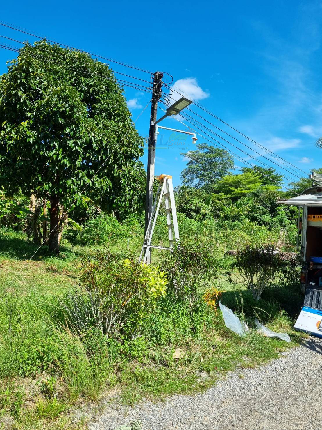 โคมไฟถนนโซล่าเซลล์ XML-Solar 200W (แสง : ขาว)(สว่างค้าง)