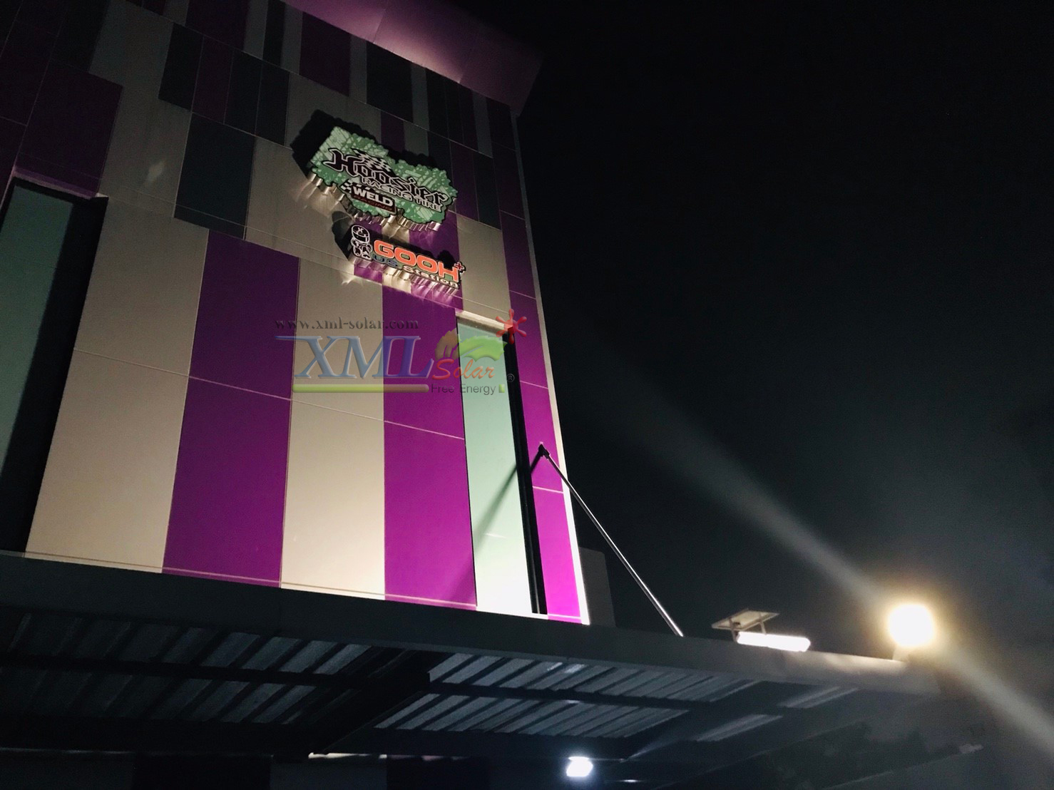 ไฟสปอตไลท์โซล่าเซลล์ 6500 Lumens. ไซต์ใหญ่ (เเสง : เหลืองวอมไวท์)