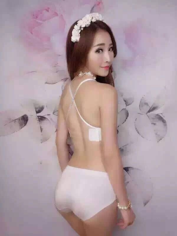 บราทริปเปิ้ลมิกซ์ ด้านหลังถอดเปลี่ยนสายได้หลายแบบ ทั้งสายใส สายทึบ สายไขว้ มี 3 สี ขาว ดำ เนื้อ size 32,34,36,38 ราคาส่ง 3 ชิ้นคละแบบได้ ตัวละ 300 บาท