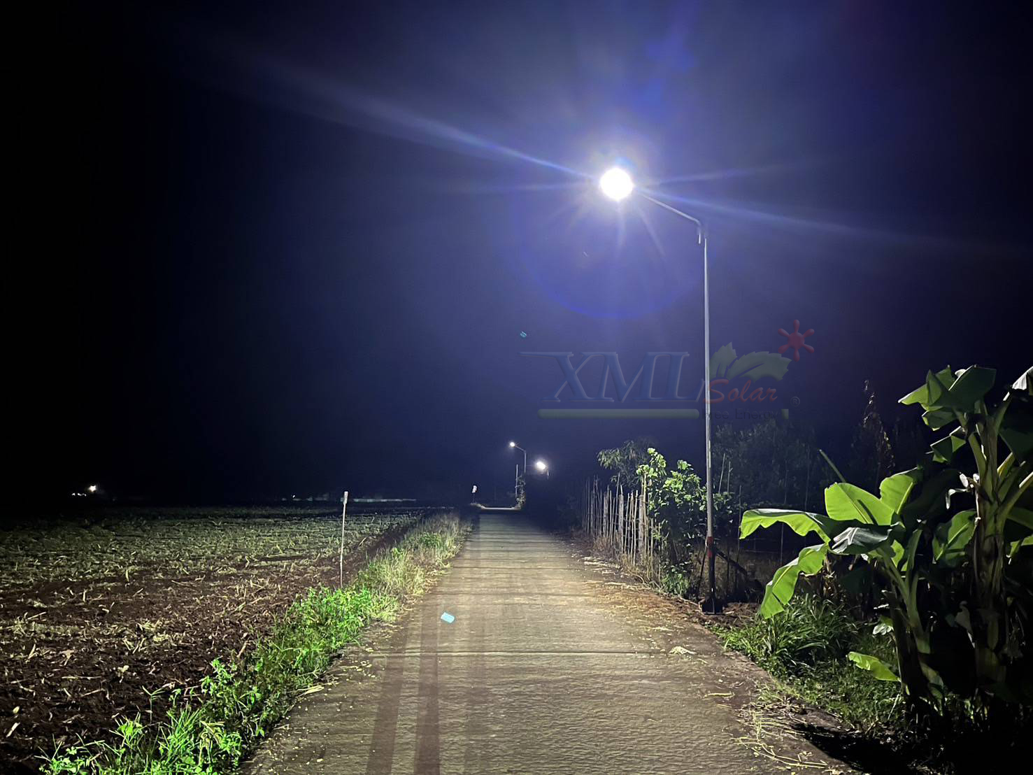 โคมไฟถนนโซล่าเซลล์ 400W รุ่น MD-SLT30-400W (แสง : ขาว)