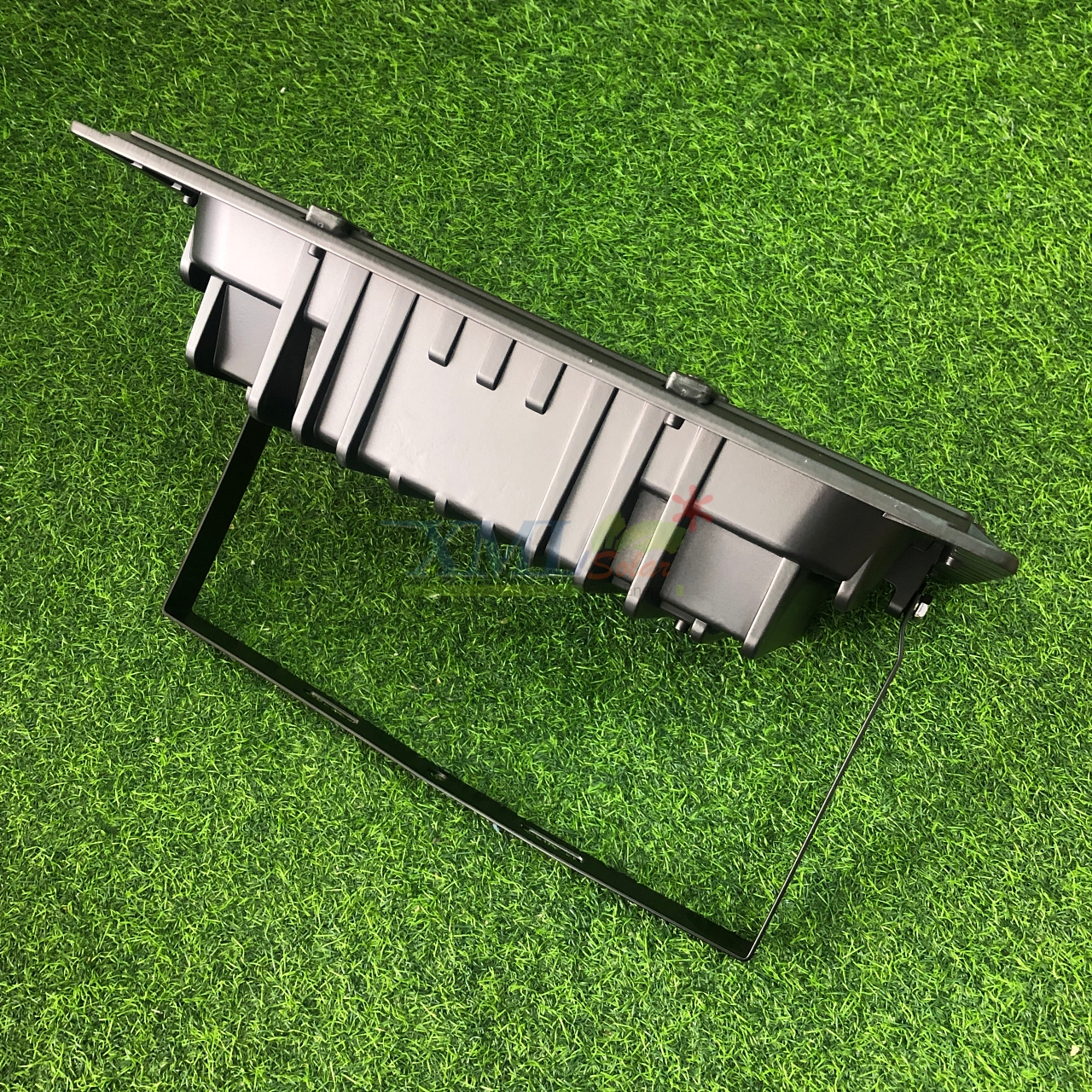 สปอร์ตไลท์โซล่าเซลล์ 300 W. รุ่นใหม่ JD8300L (แสง : เหลืองวอมไวท์) สำเนา