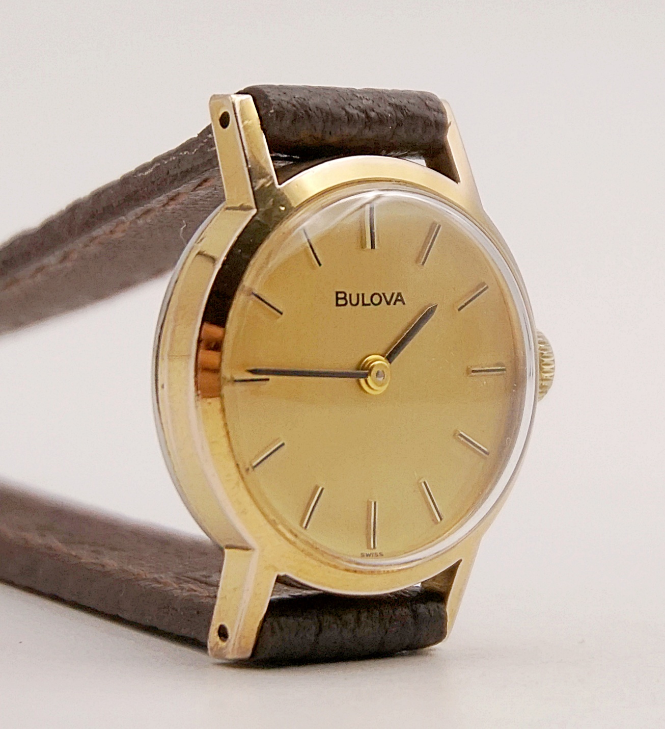 นาฬิกาเก่า BULOVA ไขลาน (นาฬิกาผู้หญิง)