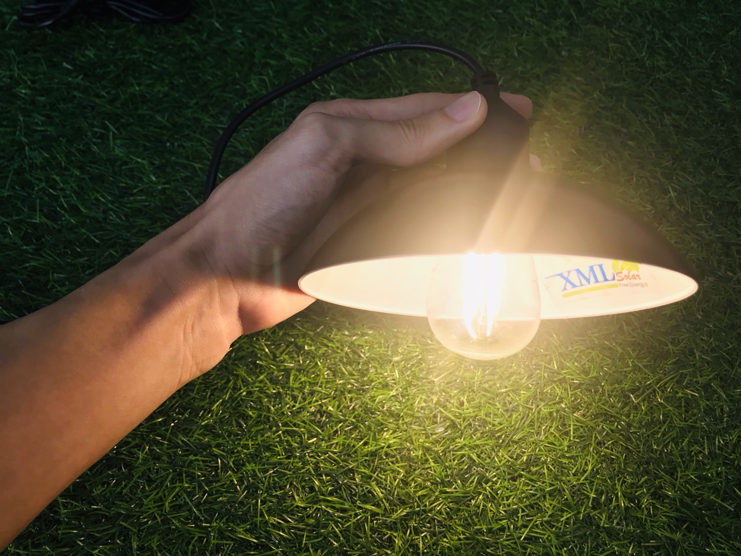 โคมไฟโซล่าเซลล์ ติดเพดาน รุ่นโคมวินเทจ สีดำ (แสง เหลืองวอมไวท์)