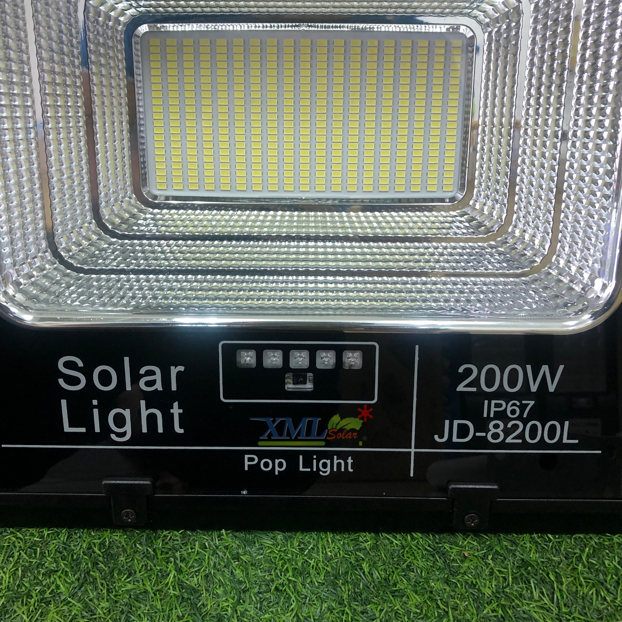 สปอร์ตไลท์โซล่าเซลล์ 200 W. รุ่นใหม่ JD8200L (แสง : ขาว)