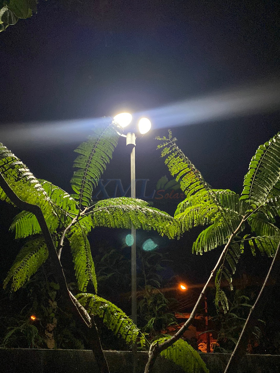 โคมไฟถนนโซล่าเซลล์ UFO ทรงกลม รุ่น MODI x XML 150W + Motion Sensor (แสง : ขาว)