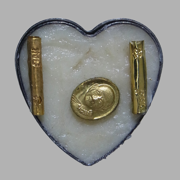 สีผึ้งสาริกา หลวงปู่หงษ์ วัดเพชรบุรี ปี2555