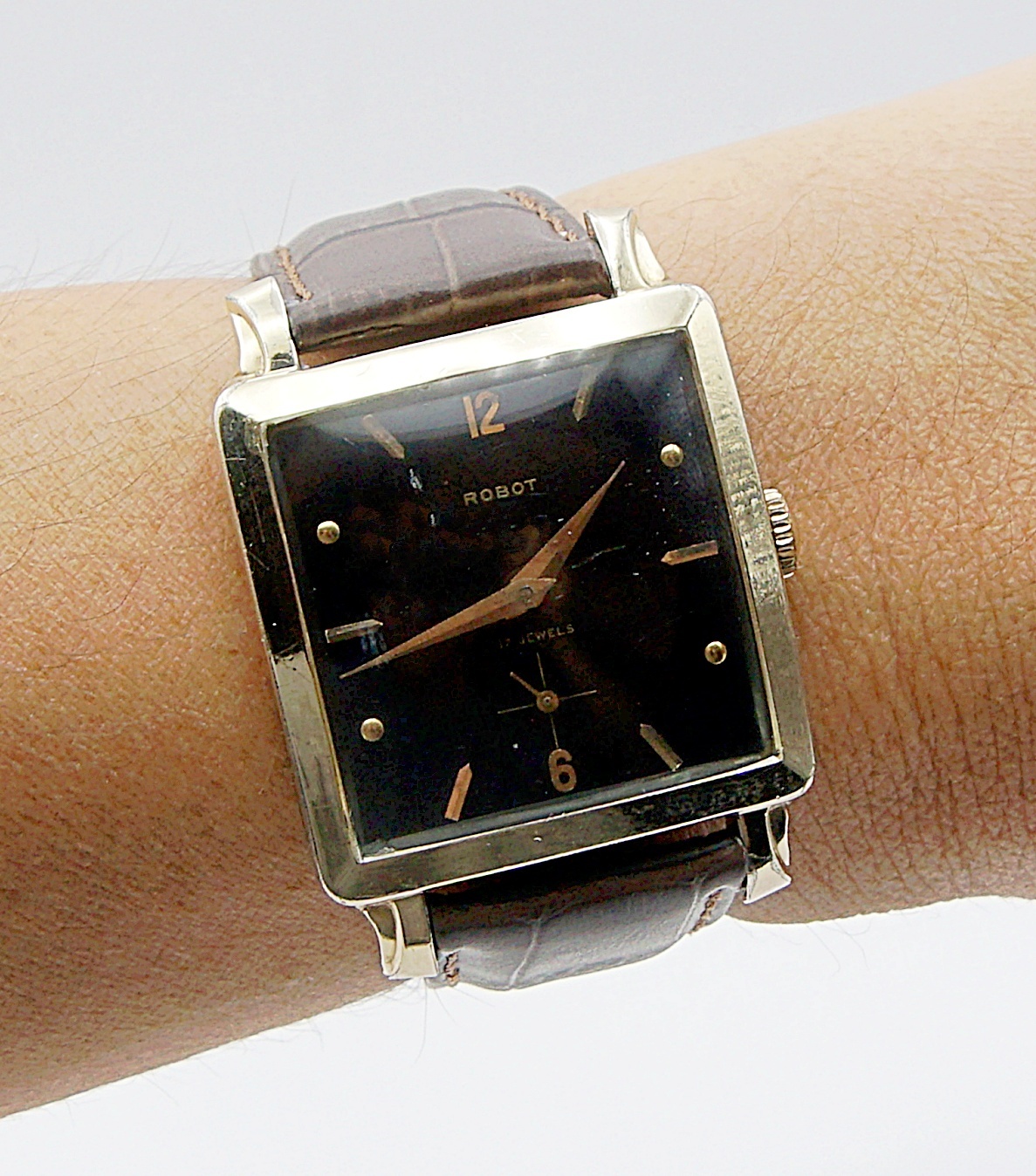 นาฬิกาเก่า ROBOT ไขลาน