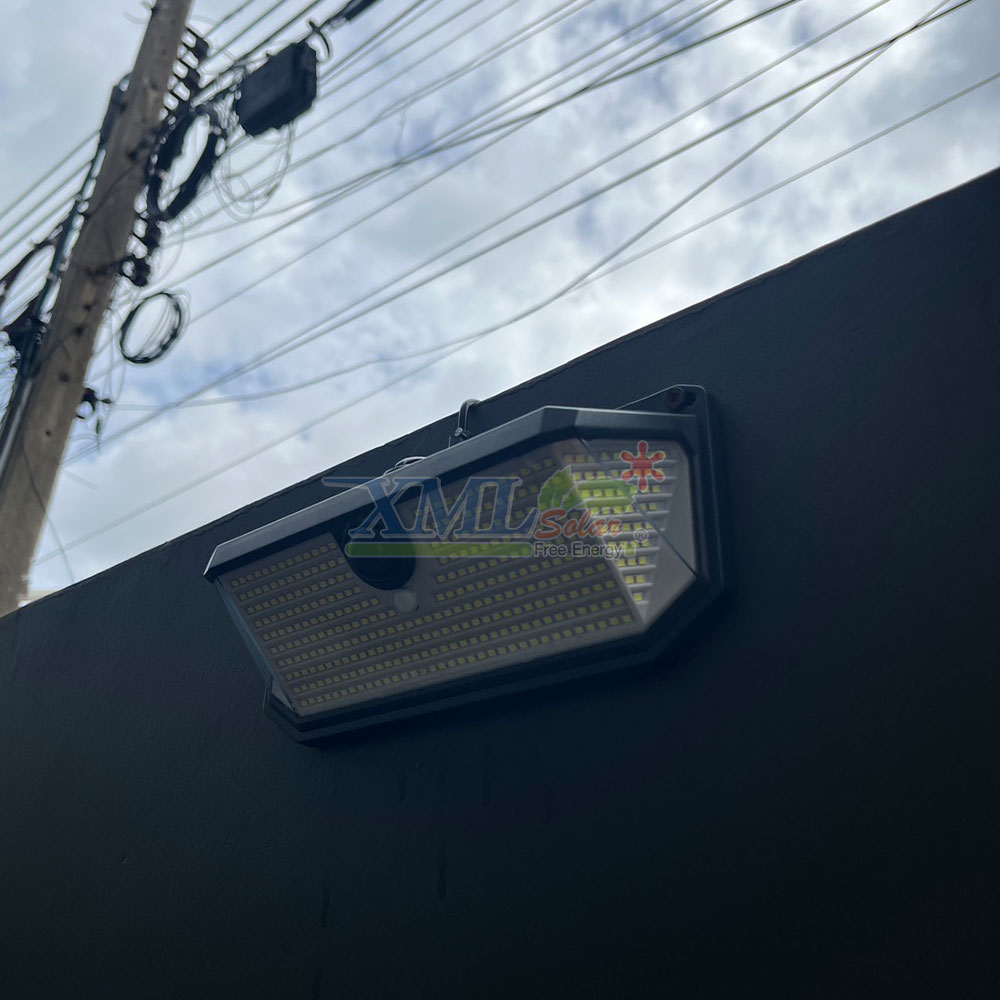 ไฟติดผนังโซล่าเซลล์ รุ่น 120 / 400 Lumen (เเสง : ขาว)