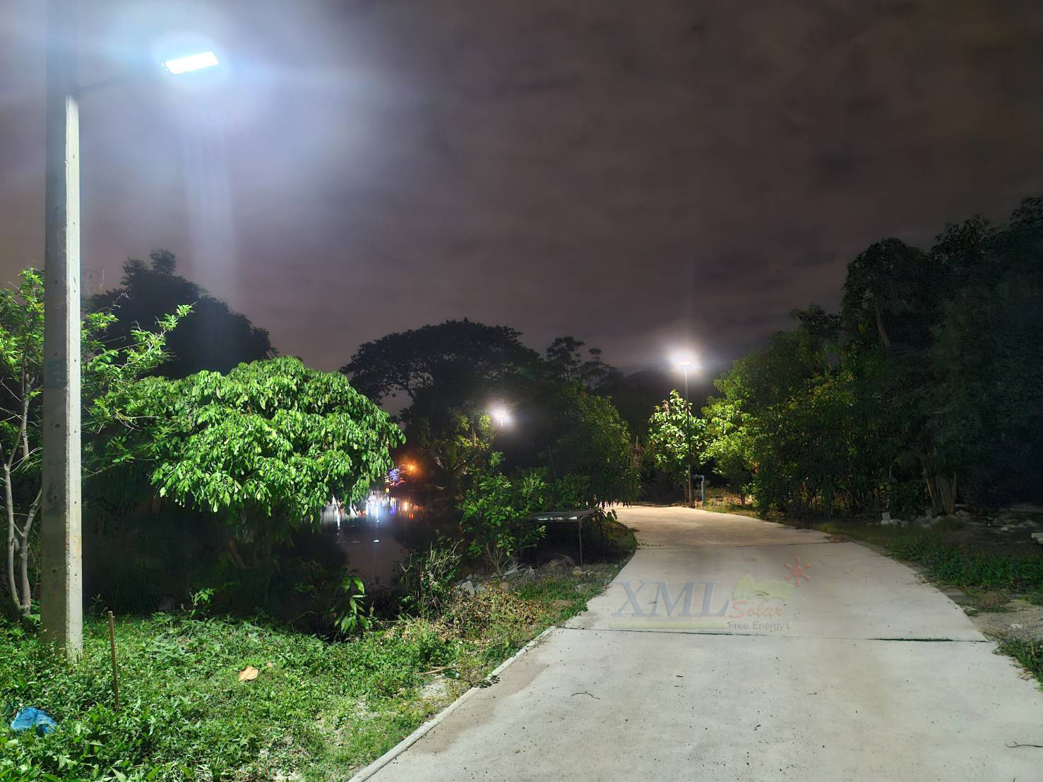 โคมไฟถนนโซล่าเซลล์ รุ่น MD-SLT27 (แสง : ขาว)(ระบบสว่างค้าง) (120w / 240w)