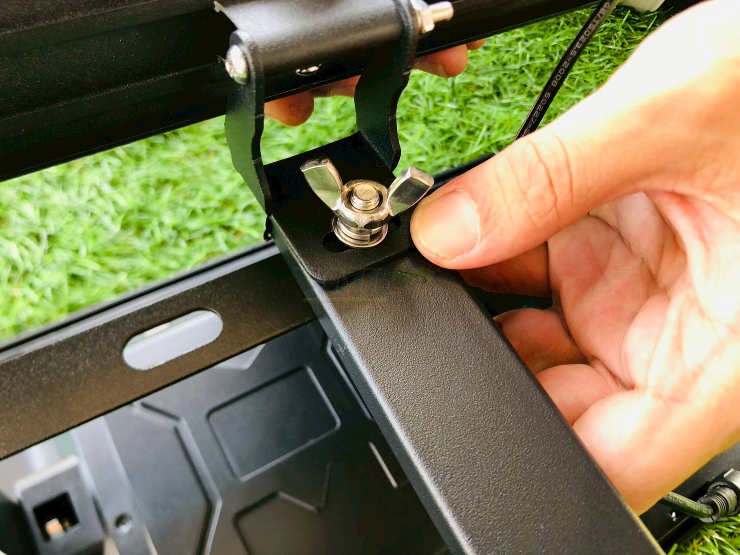 สปอร์ตไลท์โซล่าเซลล์ รุ่น MD-SPT-6 (แสง : ขาว)