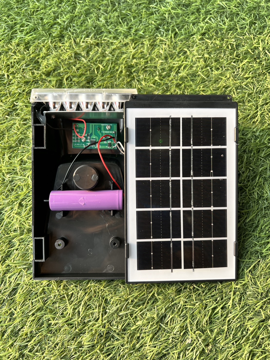 สปอร์ตไลท์ปักสนามโซล่าเซลล์ รุ่น SSL-001