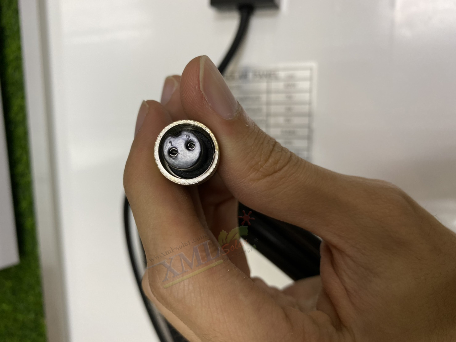 ไฟสปอตไลท์โซล่าเซลล์ 200W SLIM (แสง : เหลืองวอมไวท์)