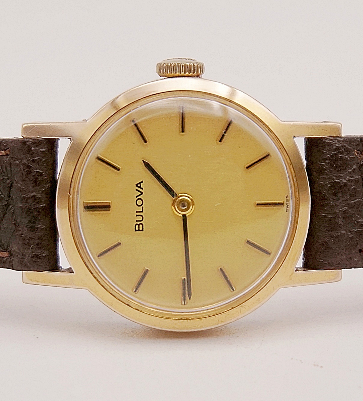 นาฬิกาเก่า BULOVA ไขลาน (นาฬิกาผู้หญิง)