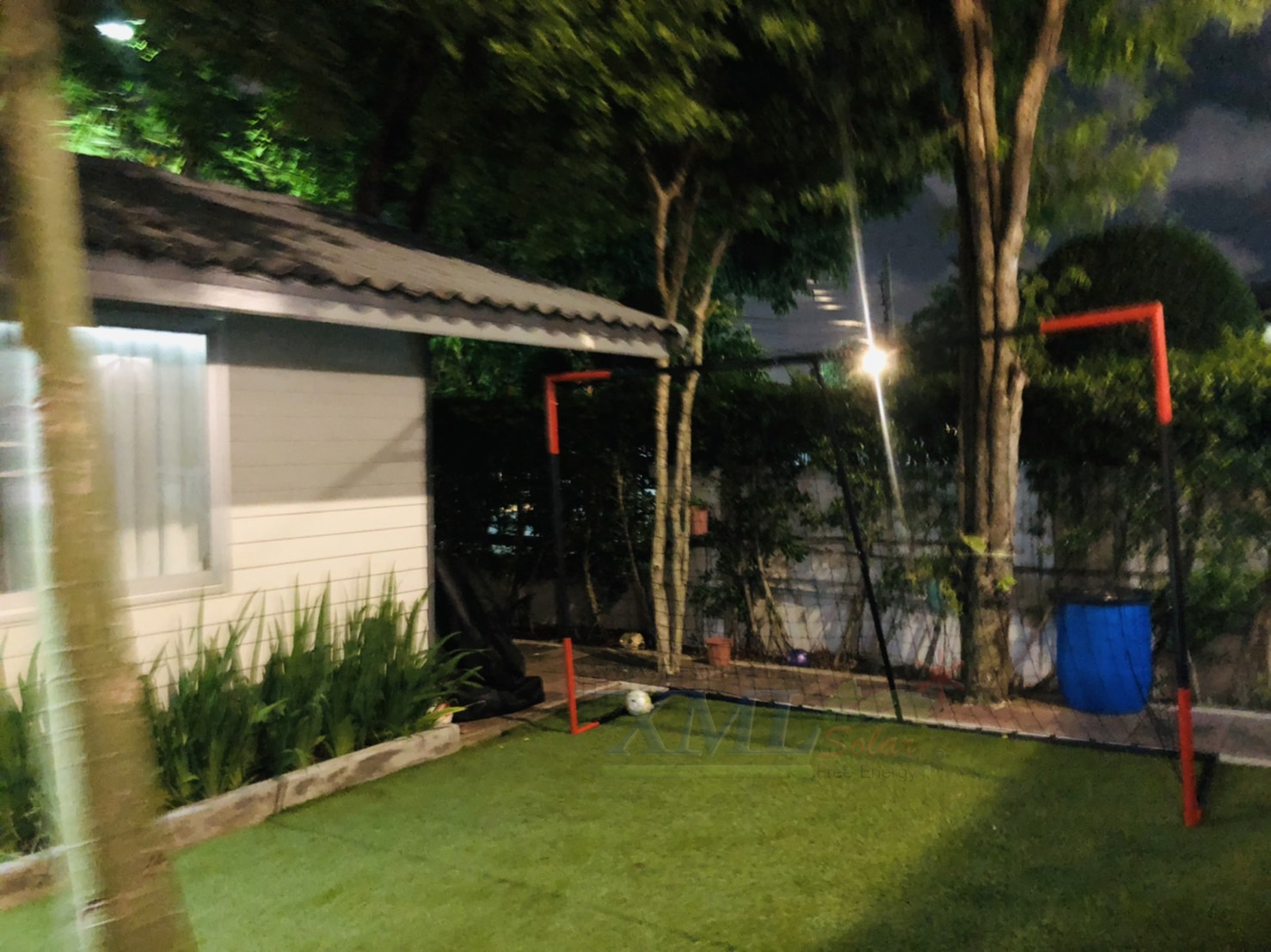 ไฟสปอตไลท์โซล่าเซลล์ 200 Watt กล่องสีน้ำตาล (เปิดได้ 3 แสง)