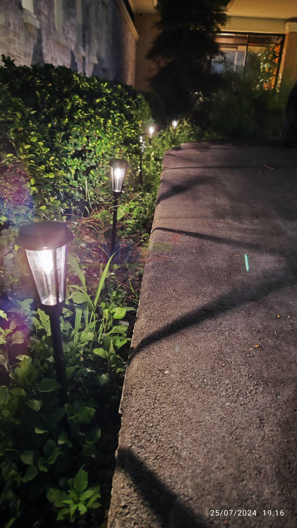 โคมไฟปักสนามโซล่าเซลล์ รุ่น MD-SOLAR-H1010 (แสง : เหลืองวอมไวท์)