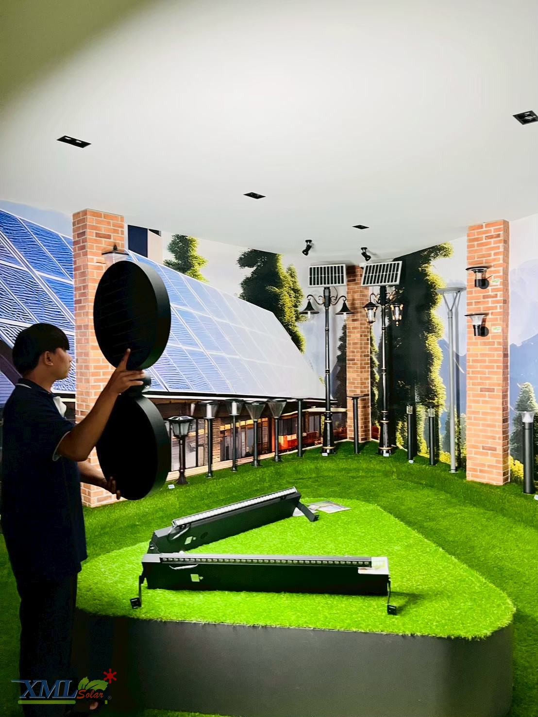 โคมไฟถนนโซล่าเซลล์ รุ่น TT-552T (แสง : ขาว) (เฉพาะหัวโคมไม่รวมเสา)*