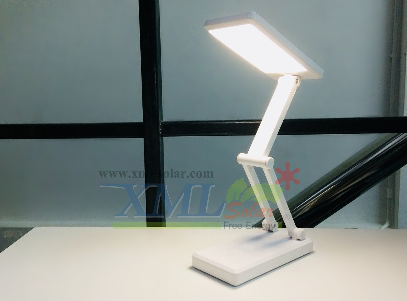 โคมไฟตั้งโต๊ะโซล่าเซลล์ 30 Super LED รุ่นใหม่ 2023 (แสง : คูลไวท์)