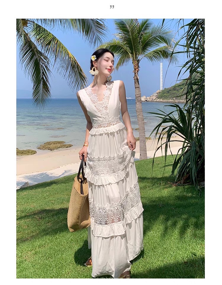ความสวยหรูที่จับต้องได้ เดรสยาวสไตล์ ลัคชูรี่ มีความสวยด้วยเนื้อผ้าตัดต่อลูกไม้ถัก แต่งระบายชั้น มีซัปใน อย่างดี มีซิปซ่อนด้านหลัง /สวยแบบตะโกน