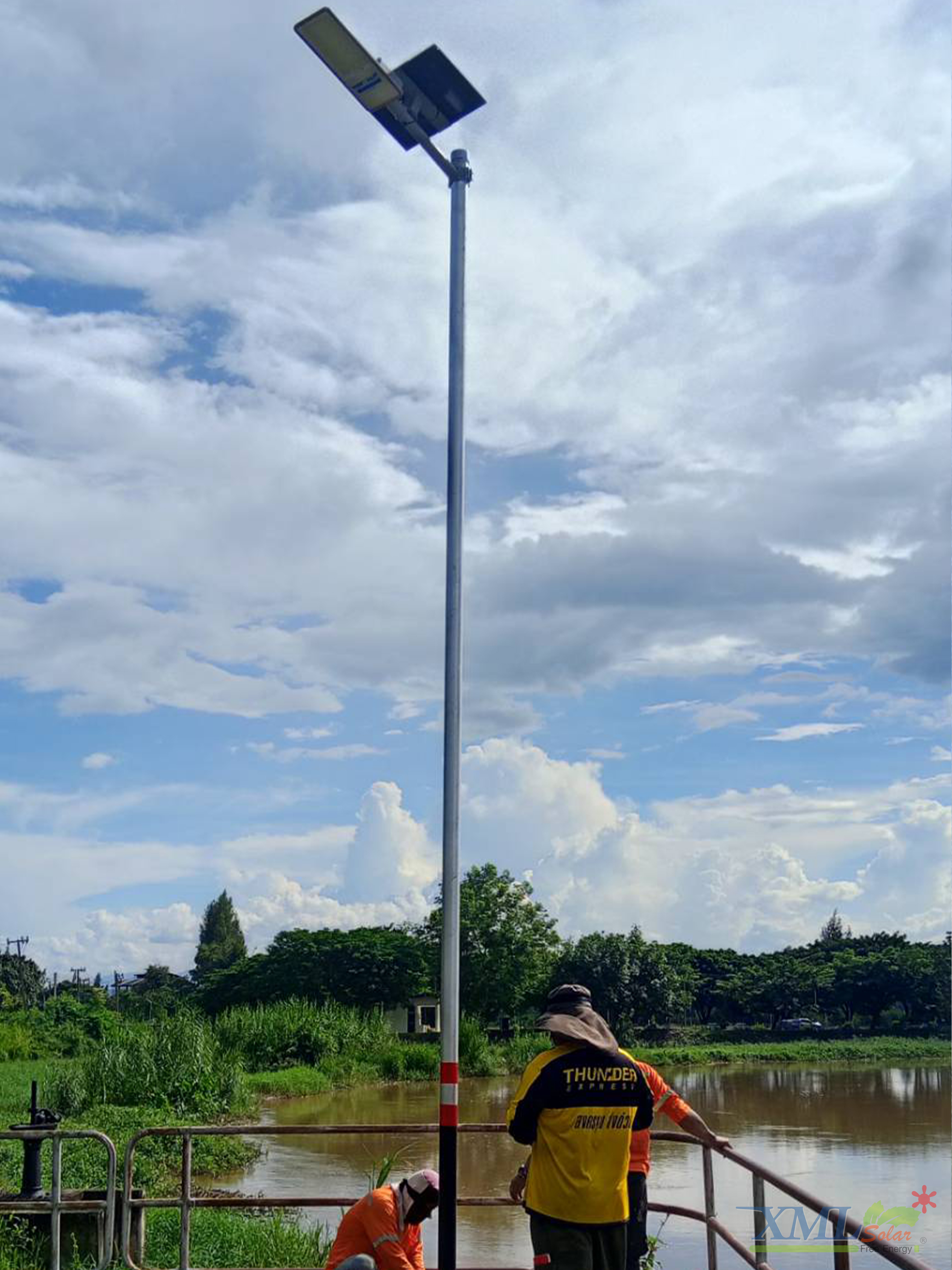 โคมไฟถนนโซล่าเซลล์ 600W รุ่น MD-SLT30-600W (แสง : ขาว)