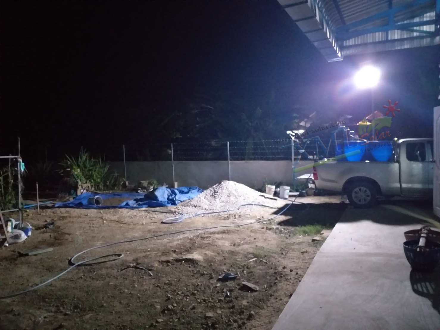 ไฟสปอตไลท์โซล่าเซลล์ 400 W. รุ่น Modi x XML ไซต์ใหญ่ (เเสง : ขาว)