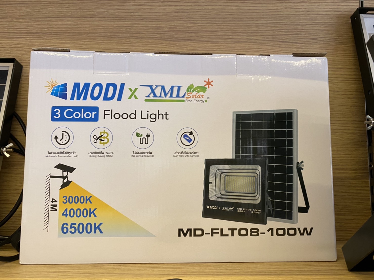รุ่นประหยัด ไฟสปอตไลท์โซล่าเซลล์ 100 W. รุ่น MODI x XML (เปิดได้ 3 แสง)