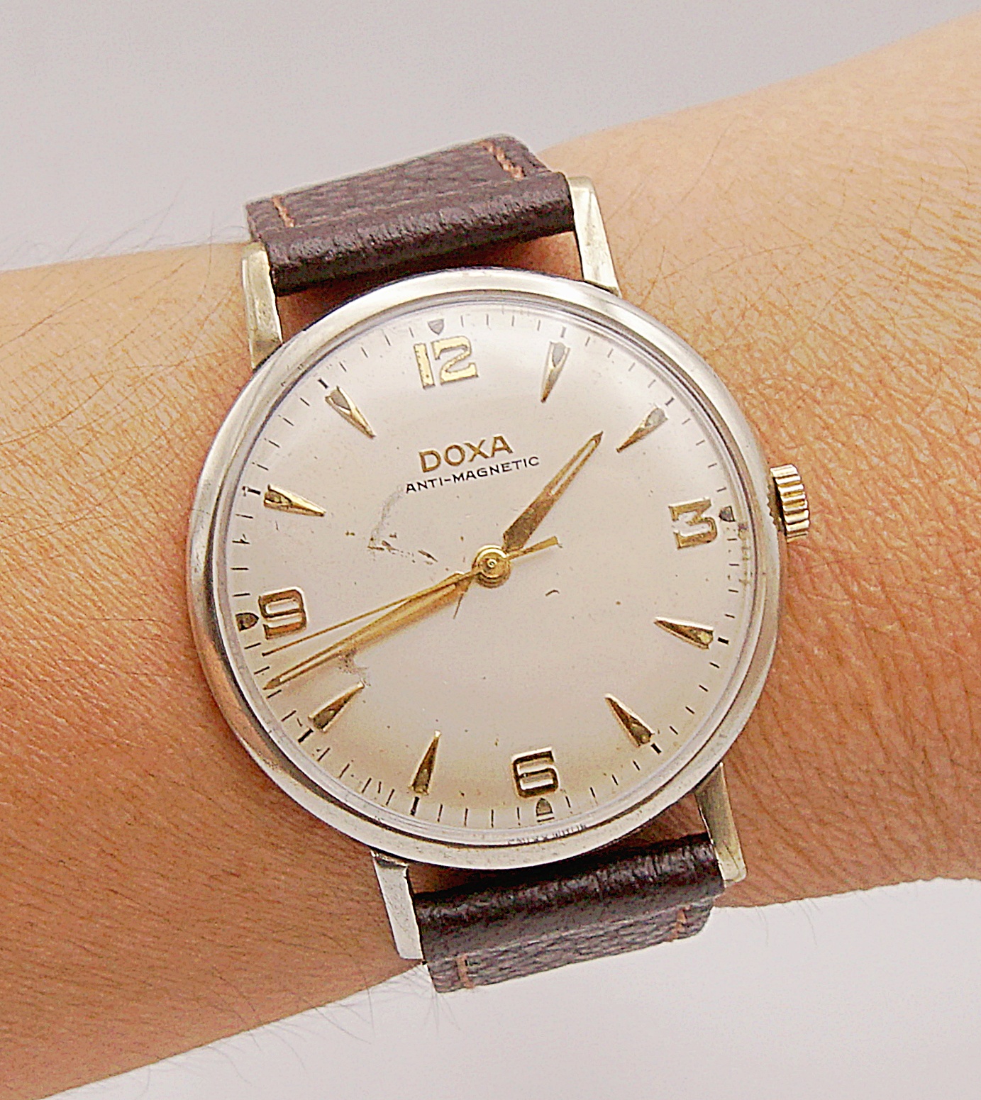 นาฬิกาเก่า DOXA ไขลาน