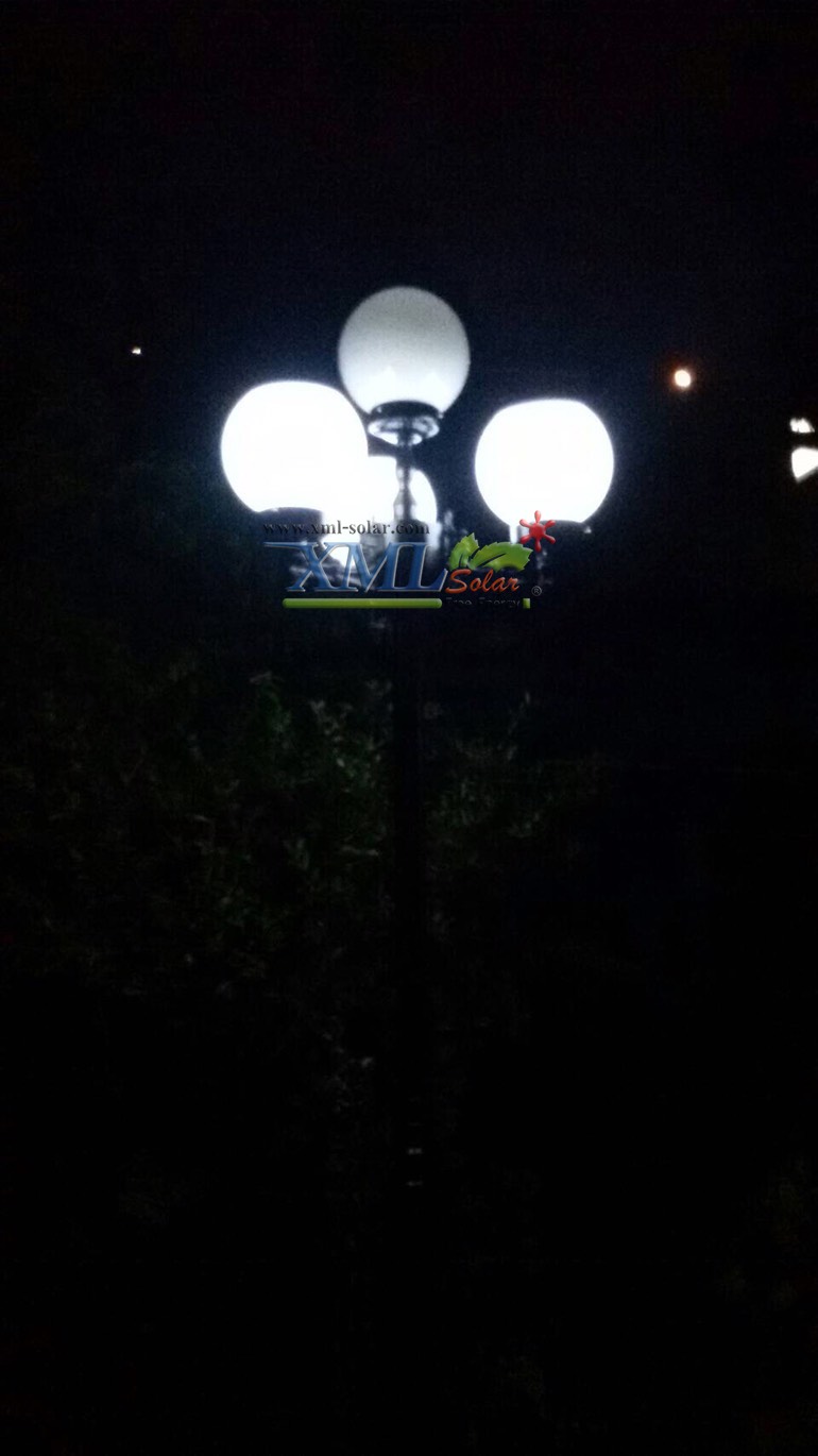 โคมไฟหัวเสาโซล่าเซลล์ ทรงกลมฐานสเเตนเลส (20 ซม.) + Remote (เปิดได้ 3 แสง)+AC