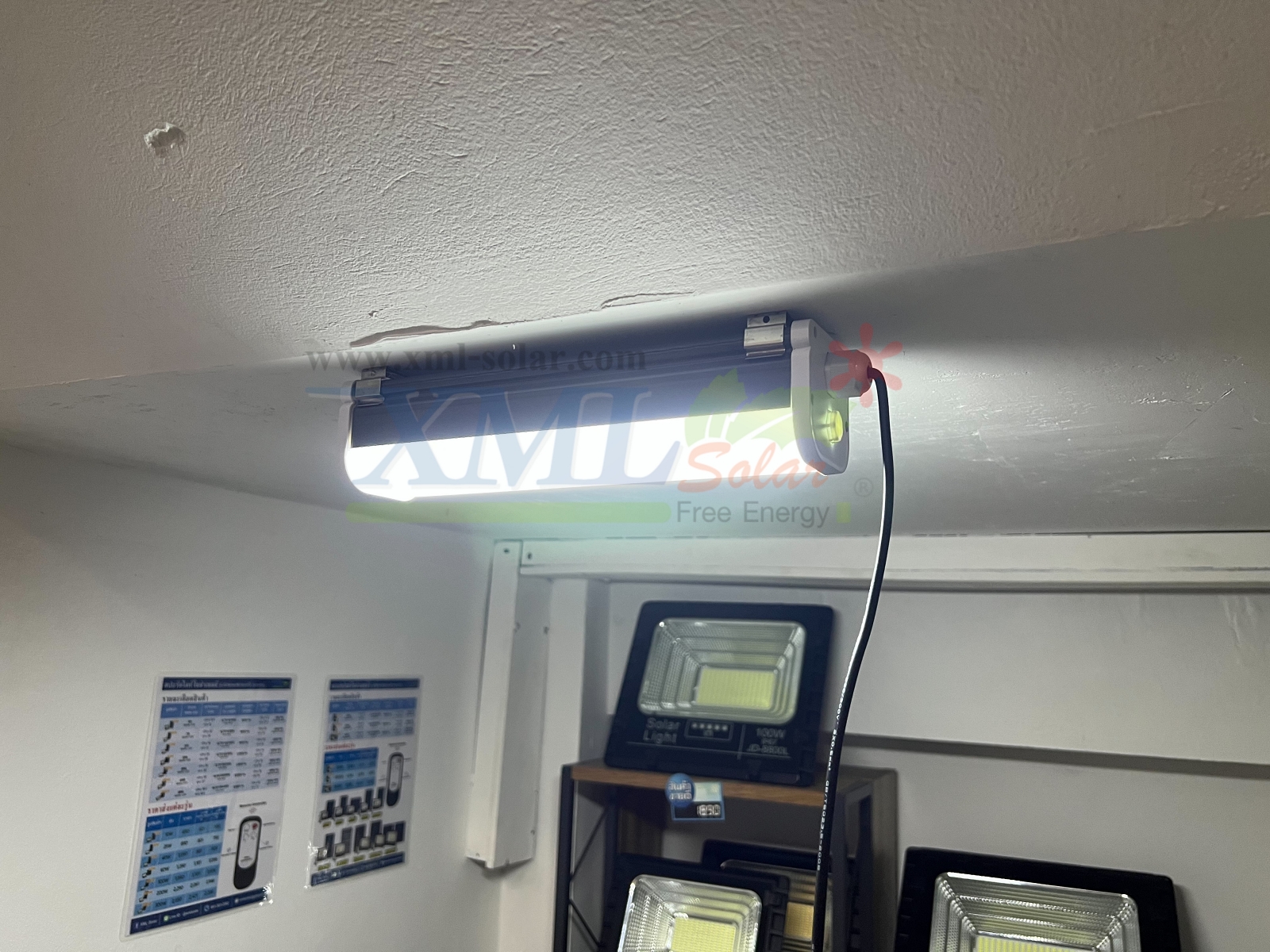 รุ่นประหยัด โคมไฟติดเพดานโซล่าเซลล์ หลอดยาว ไซต์เล็ก 30W. (แสงขาว)