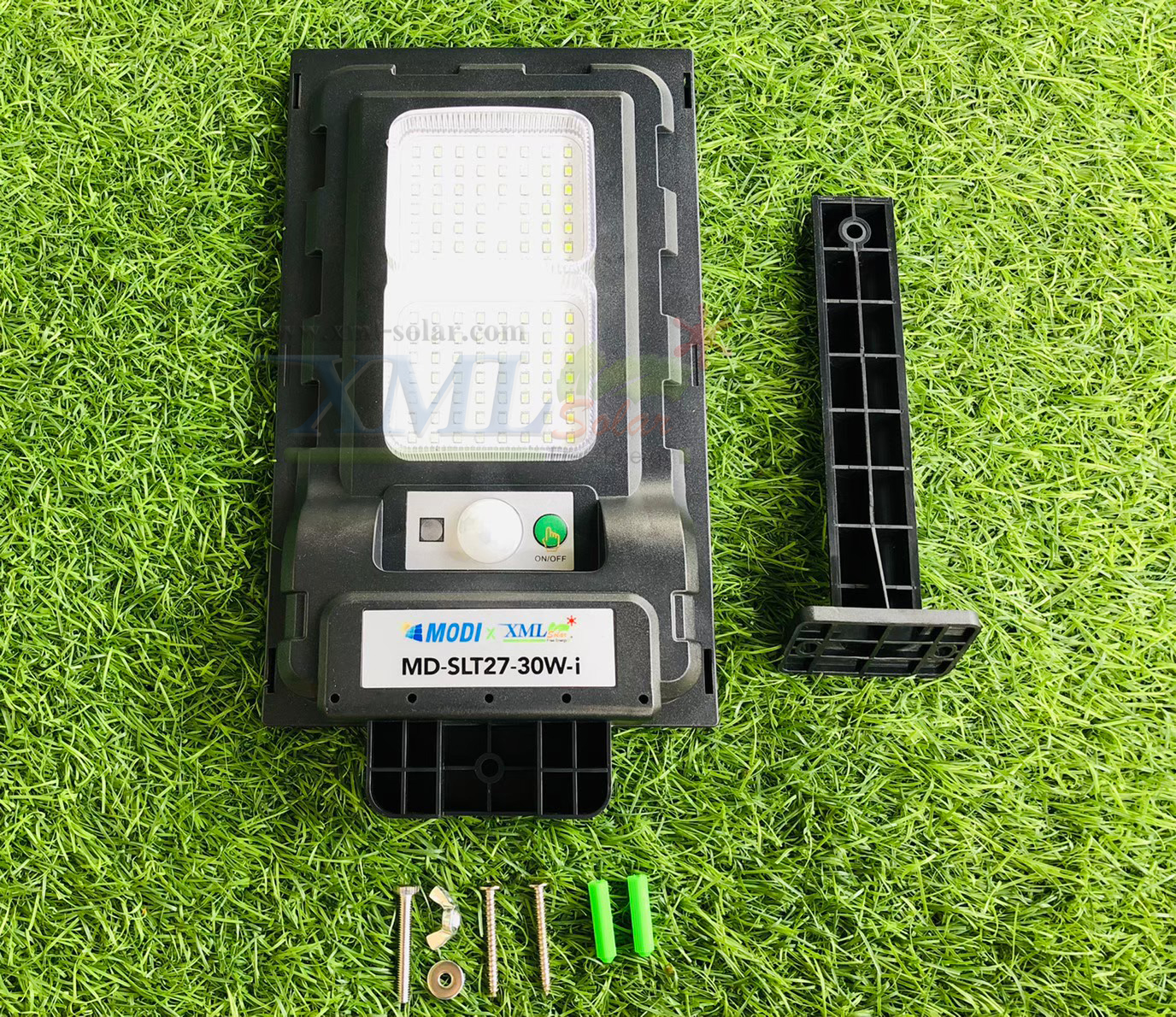 ไฟถนนโซล่าเซลล์ รุ่น Modi x XML 30W. (แสง : ขาว)(ขาพลาสติก)(ระบบสว่างค้าง) ของแท้* แบรนด์ MODI XMLSOLAR