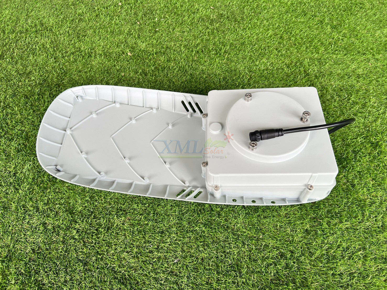 โคมไฟถนนโซล่าเซลล์อัจฉริยะ (รุ่น 6,300Lumens + แผง 80 W) (แสง : ขาว)