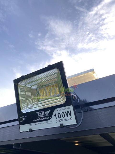 ไฟสปอตไลท์โซล่าเซลล์ 100 Watt กล่องสีน้ำตาล (เปิดได้ 3 แสง)