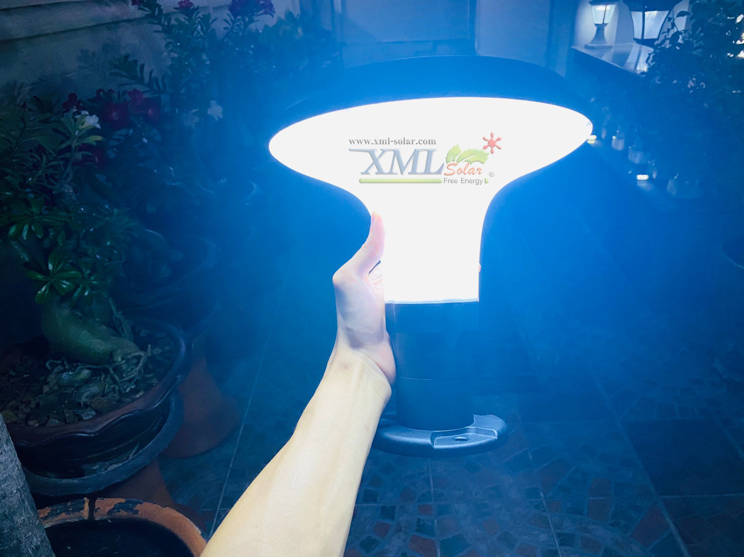 ไฟหัวเสาโซล่าเซลล์ ทรง Plaza 12 Super SMD LED (เเสง : ขาว)