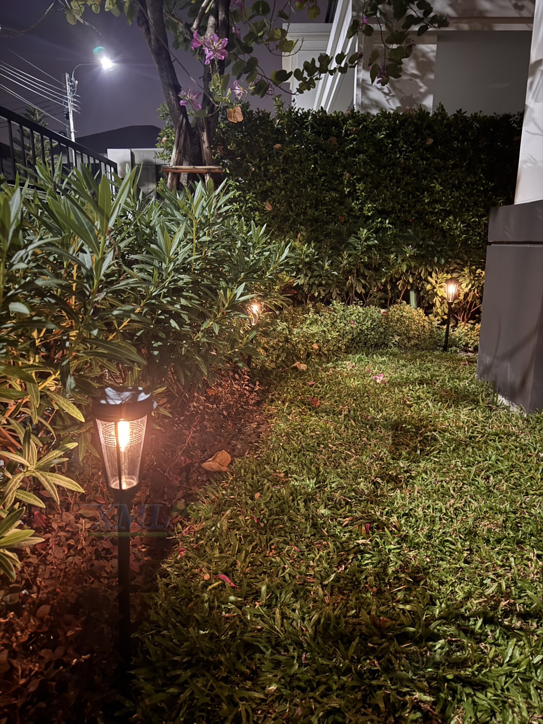 โคมไฟปักสนามโซล่าเซลล์ รุ่น MD-SOLAR-H1010 (แสง : เหลืองวอมไวท์)