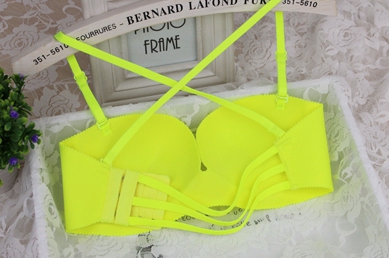 บราสายไขว้ งานไร้ตะเข็บ เสริมหนา ใส่แล้วอกสวย สายด้านหลังใส่ได้หลายแบบ มี Size 32,34,36,38 สีเขียว ราคาโปรโมชั่น ลดพิเศษ ตัวละ 250 บาทเท่านั้น