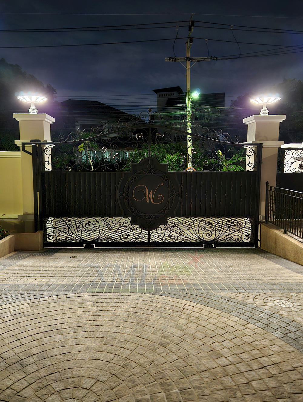 โคมไฟโซล่าเซลล์ UFO ทรงกลม (ขนาดใหญ่สุด 75 ซม.) (เปิดได้ 3 แสง) รุ่น MD-SLT38-500W