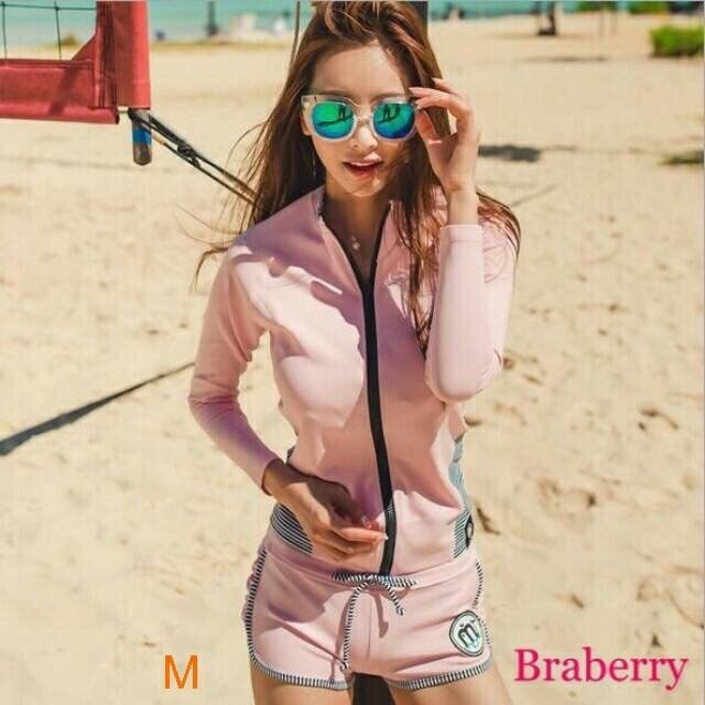 ชุดว่ายน้ำแขนยาว ทรงสวย ใส่แล้วทำให้หุ่นดูเพรียวสวย เซ็ท 3 บรา เสื้อ กางเกงขาสั้น มีไซส์ M,L ราคาชุดละ 690 บาท