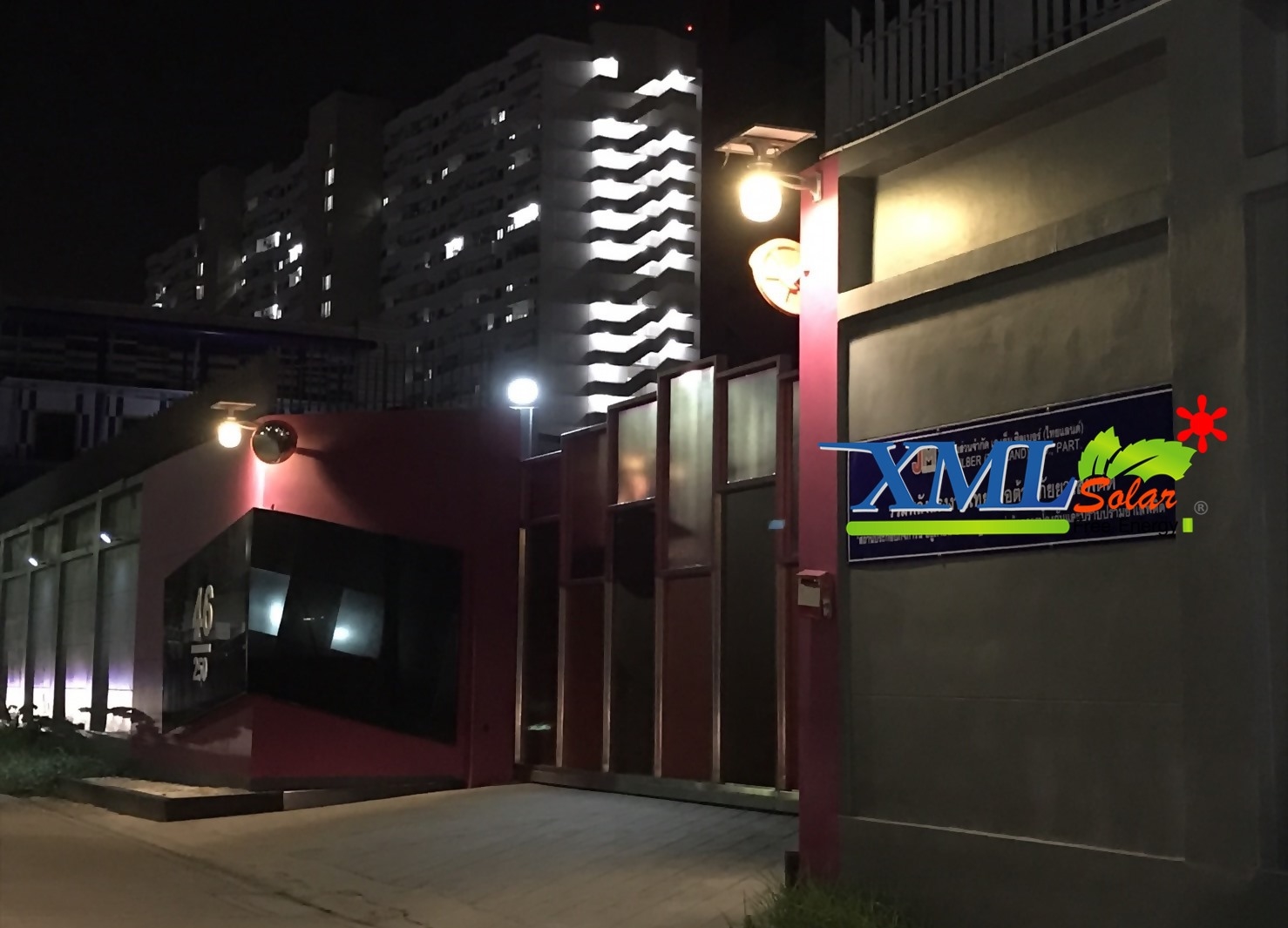 โคมไฟโซล่าเซลล์อัจฉริยะ ทรงโคมกลม รุ่น 25 Watt Monocrystalline (เเสง : เหลืองวอมไวท์)