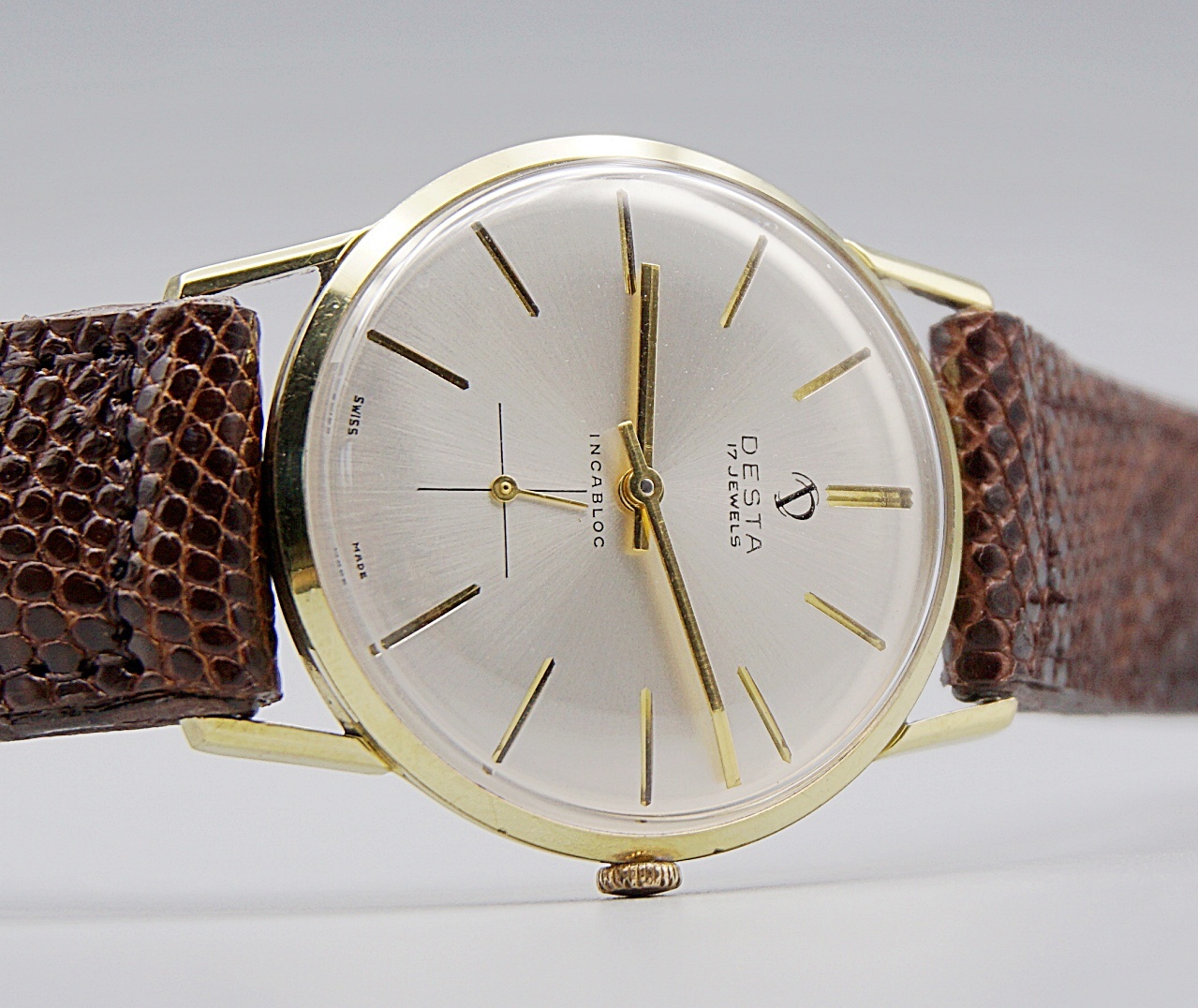 นาฬิกาเก่า DESTA ไขลานสองเข็มครึ่ง