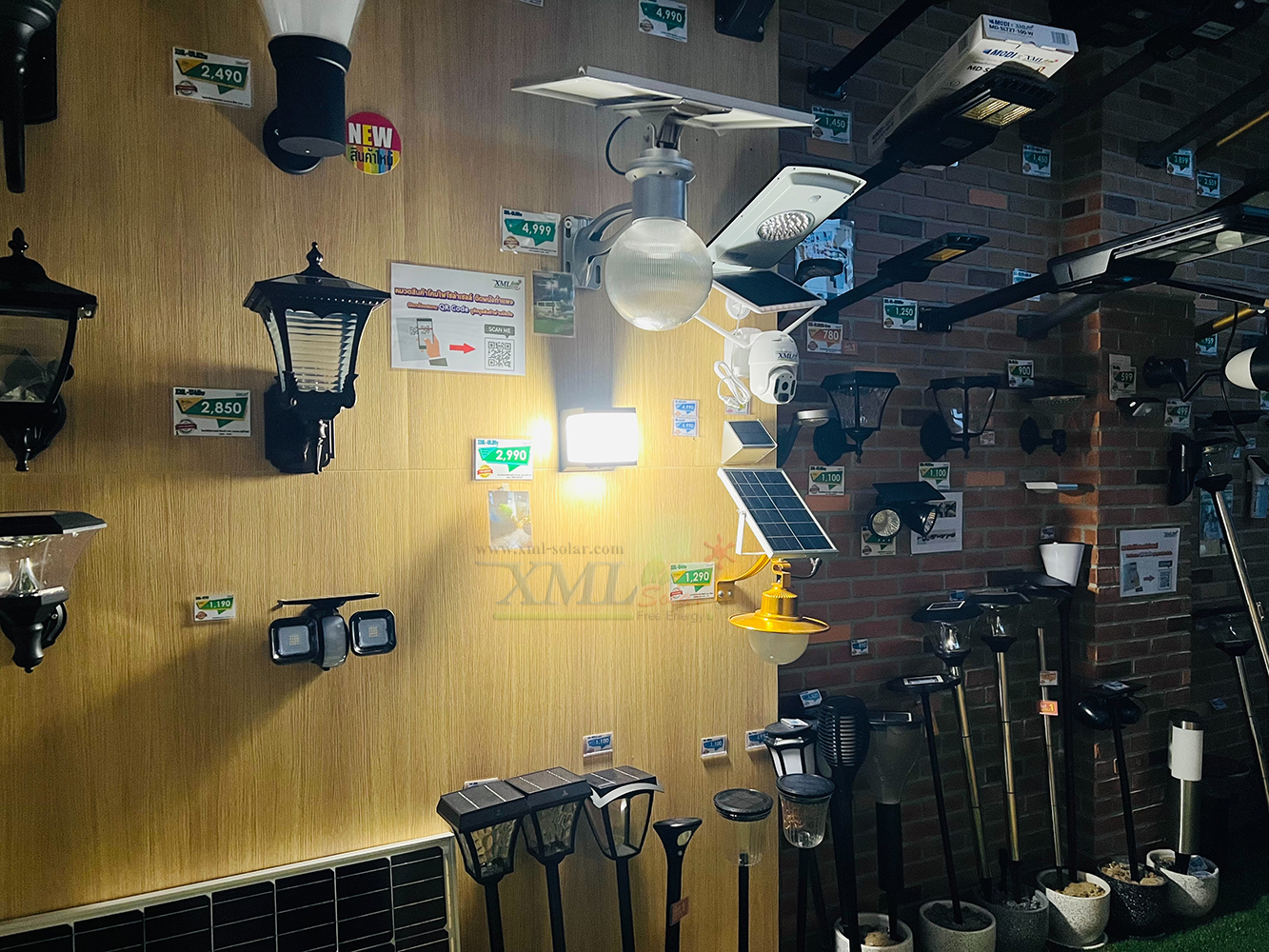 โคมไฟโซล่าเซลล์ติดผนัง ทรงสี่เหลี่ยม (มินิมอล) + Motion Sensor (1,000 lumens) (แสง : เหลืองวอมไวท์)