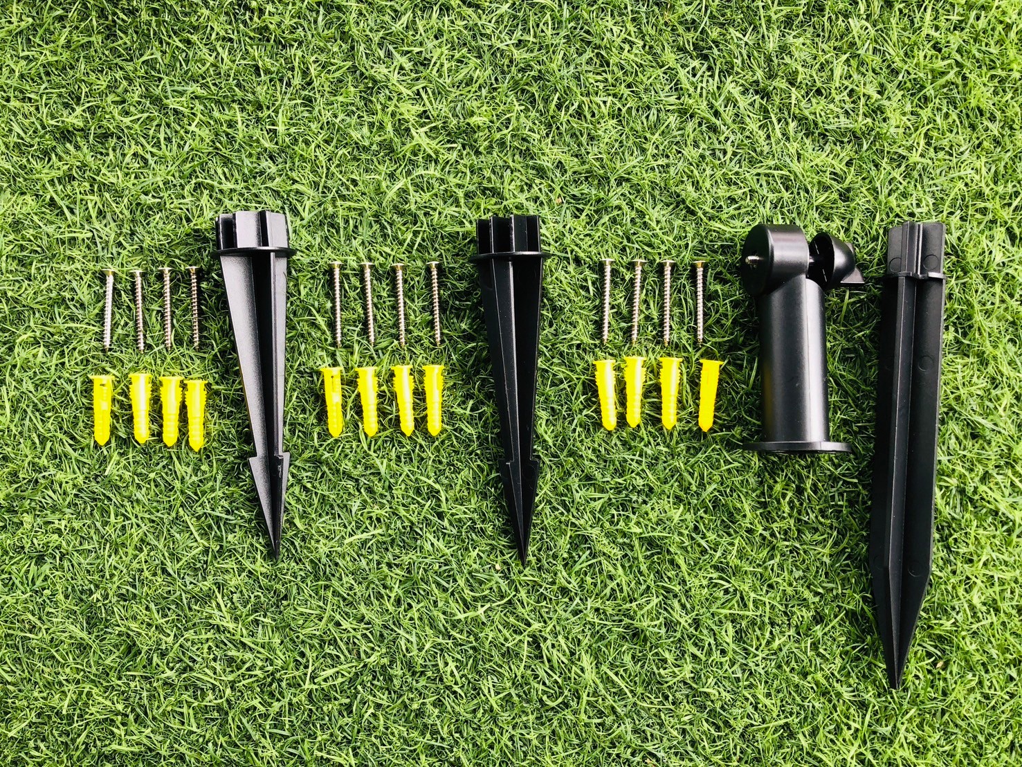 สปอร์ตไลท์ปักสนามโซล่าเซลล์ DC-16 รุ่น 2 หัว สาย 3 เมตร (แสง : เหลืองวอมไวท์)